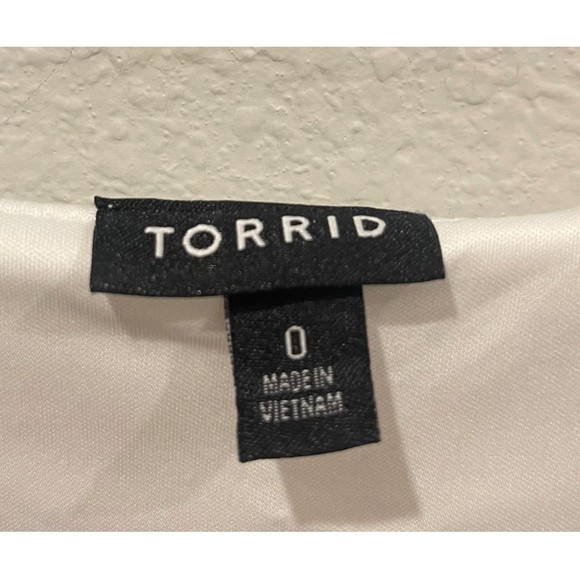 TORRID Sleeveless Antique White V-Neck Blouse - Picture 2 of 3